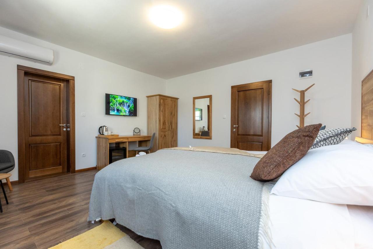 B&B Plitvica Hill ปลิตวิตซาเซโล ภายนอก รูปภาพ
