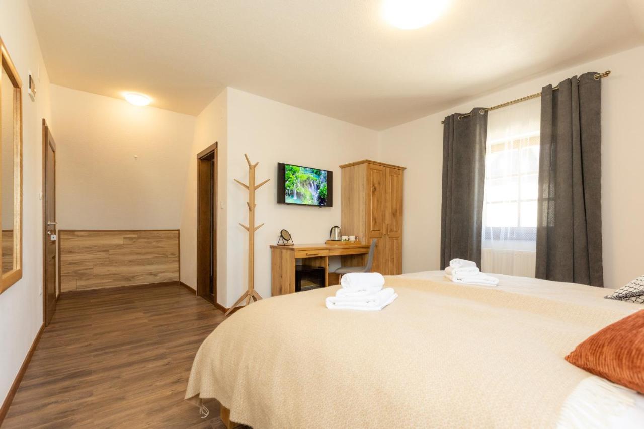 B&B Plitvica Hill ปลิตวิตซาเซโล ภายนอก รูปภาพ
