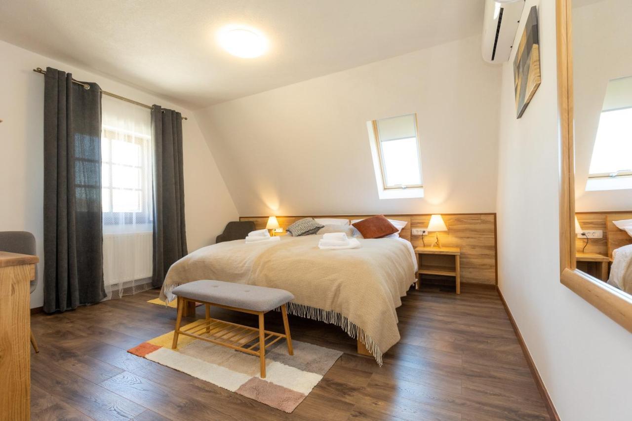 B&B Plitvica Hill ปลิตวิตซาเซโล ภายนอก รูปภาพ