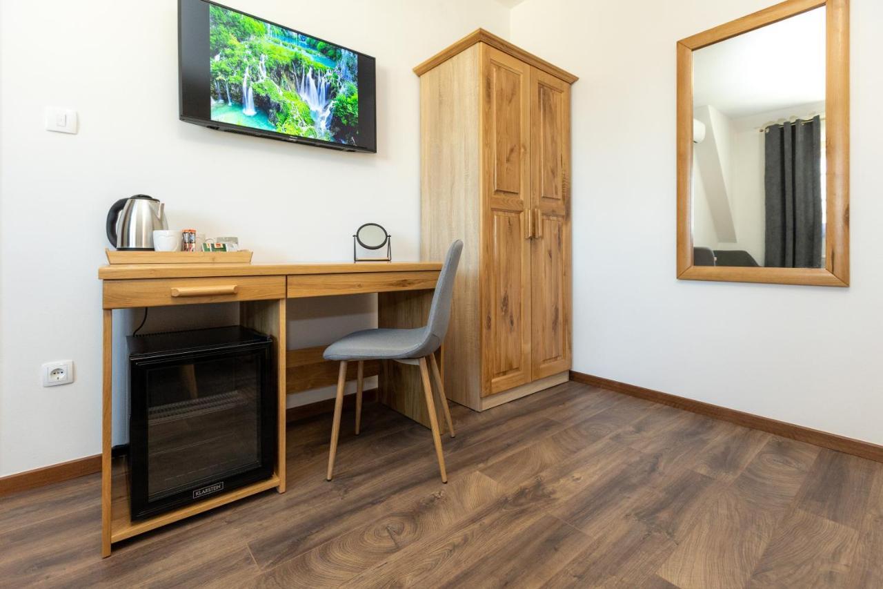 B&B Plitvica Hill ปลิตวิตซาเซโล ภายนอก รูปภาพ